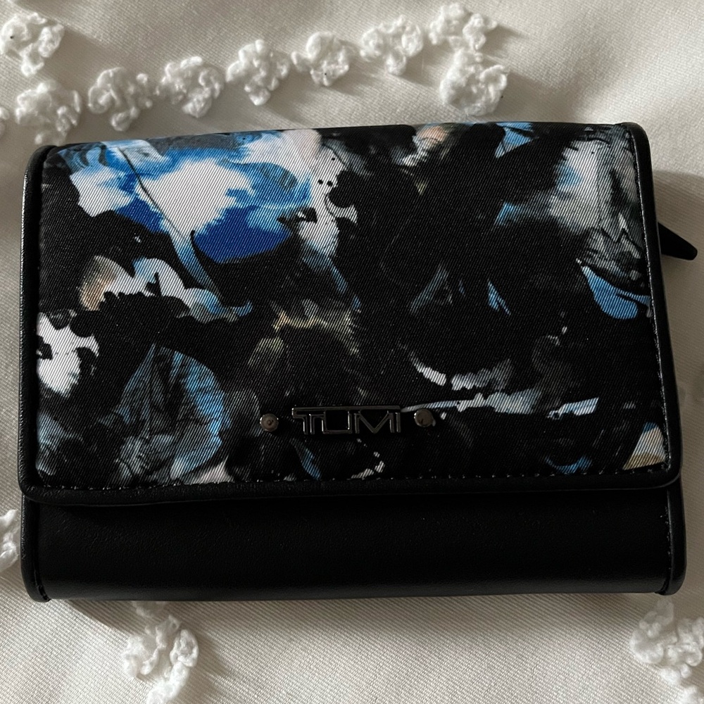 Tumi floral wallet